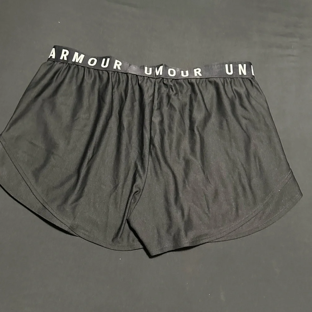 Under Armour Women's Shorts - Picture 5 of 5